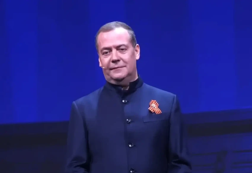 Медведев - Каллас: Если захотят, российские военные въедут в Шенген и без виз