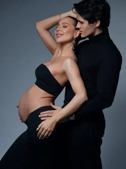 Бойфренд Лерчек показал первые фото с их новорождённым сыном