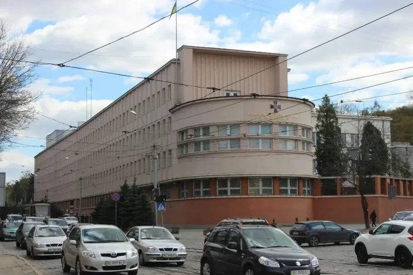 БПЛА добрались до Львова, атаковав здание управления СБУ