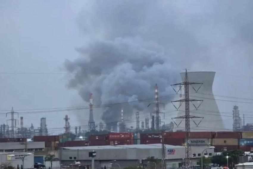 Иран нанёс ракетный удар по израильской Хайфе, поразив НПЗ и электростанцию