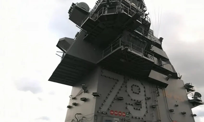 С авианосца Gerald Ford выгружают повреждённое имущество с запретом утилизации